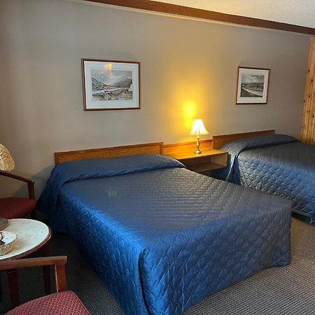 Glacier View Inn Haines Junction Bagian luar foto