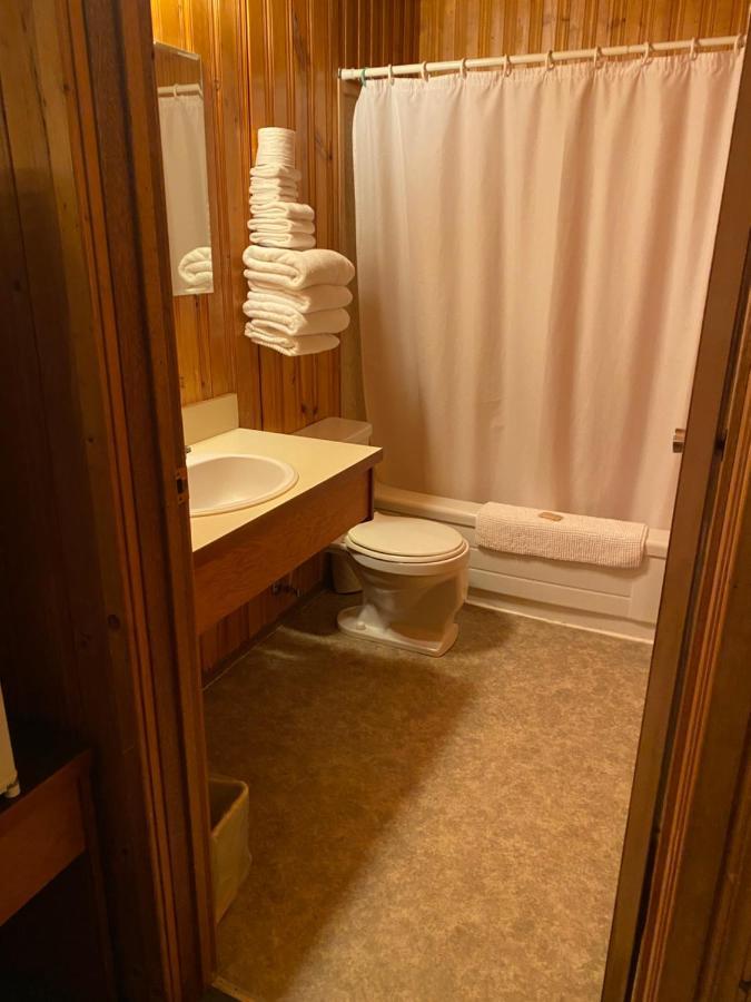 Glacier View Inn Haines Junction Bagian luar foto