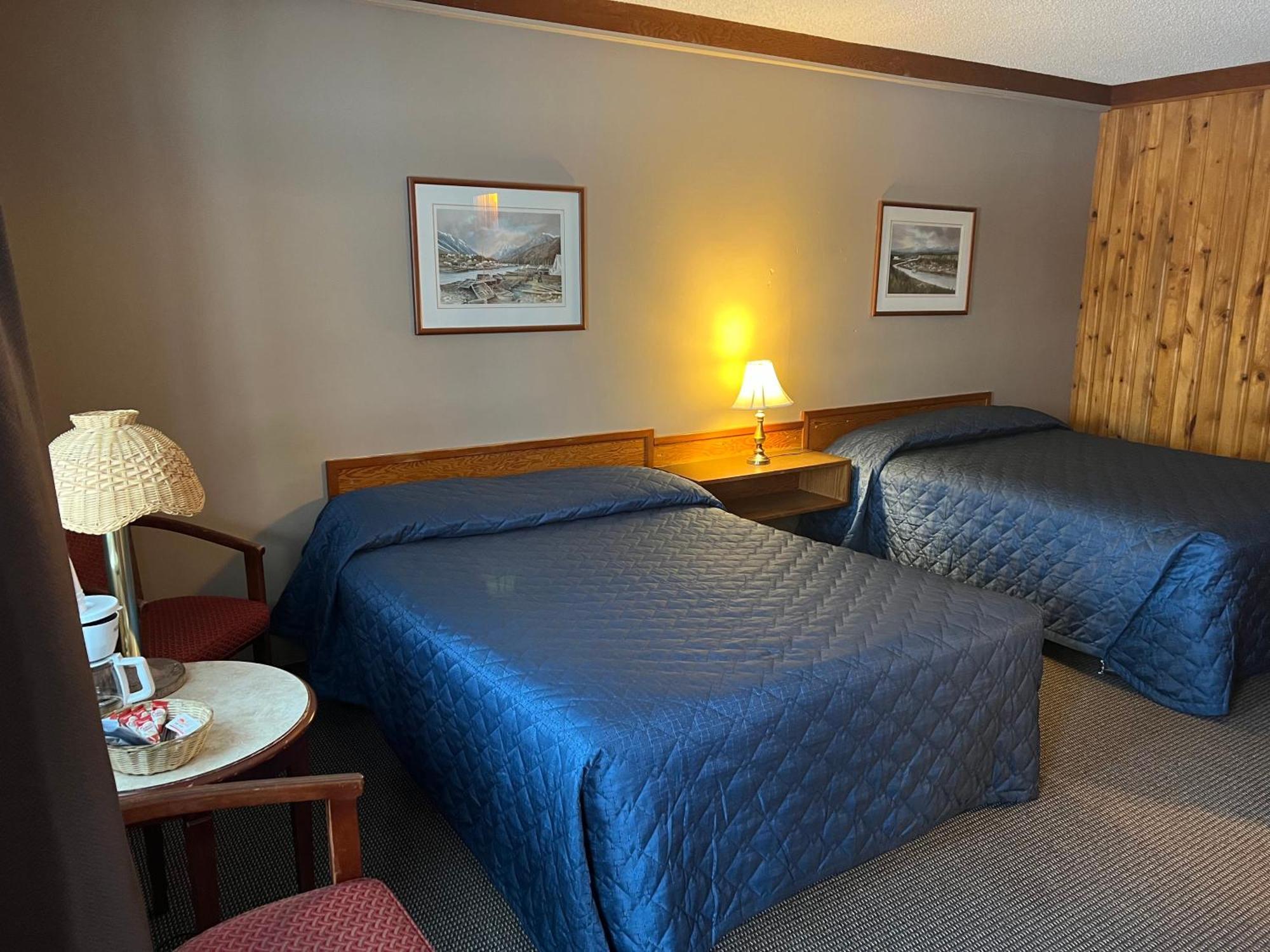 Glacier View Inn Haines Junction Bagian luar foto