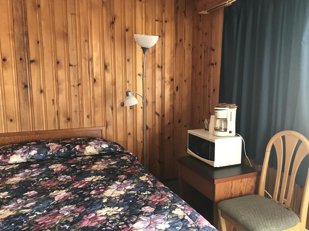 Glacier View Inn Haines Junction Bagian luar foto